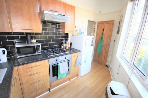 2 bedroom maisonette to rent, Kepstorn Road, Far Headingley, Leeds, LS16