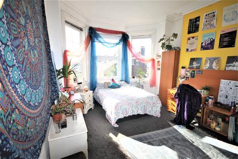6 bedroom end of terrace house to rent, Regent Park Terrace, Leeds, LS6