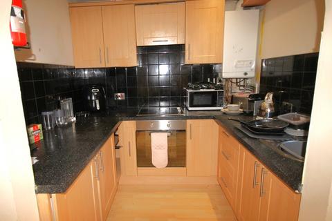 2 bedroom flat to rent, Delph Court, Woodhouse, Leeds, LS6