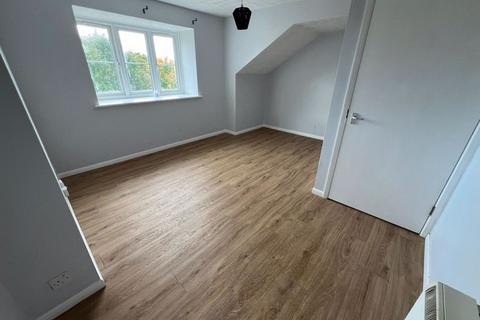 2 bedroom flat to rent, Great Meadow Road, Bristol