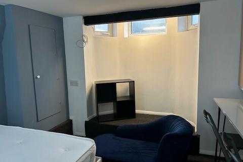 1 bedroom in a house share to rent, REF: 10670 | Wycliffe Road | Lower Ground | Northampton | NN1