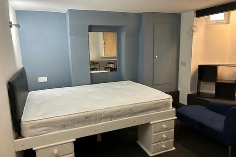 1 bedroom in a house share to rent, REF: 10670 | Wycliffe Road | Lower Ground | Northampton | NN1