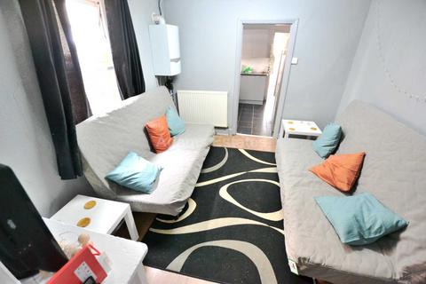 6 bedroom terraced house to rent, Donnington Road, Reading
