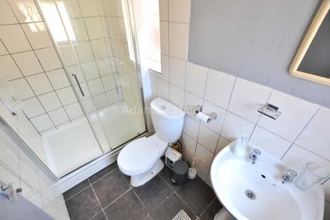 6 bedroom terraced house to rent, Donnington Road, Reading