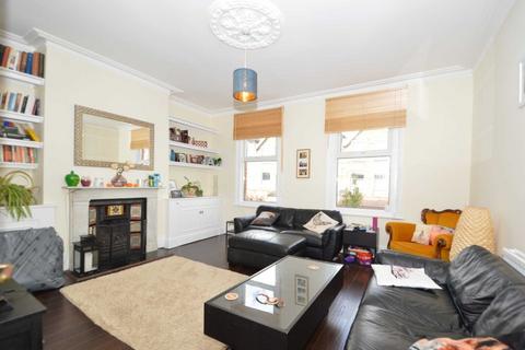 3 bedroom flat to rent, Holly Park Road, Friern Barnet, London N11