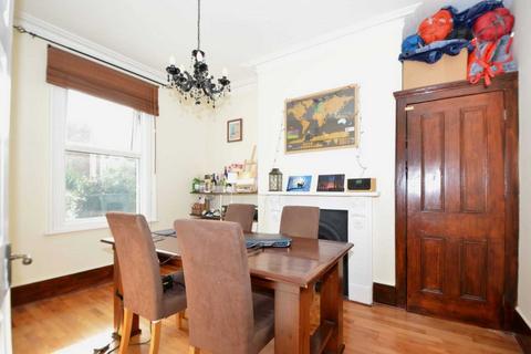 3 bedroom flat to rent, Holly Park Road, Friern Barnet, London N11