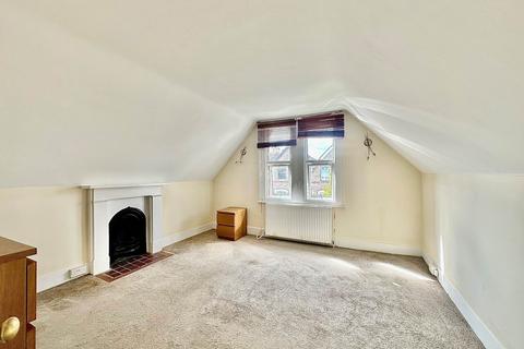 3 bedroom flat to rent, Holly Park Road, Friern Barnet, London N11