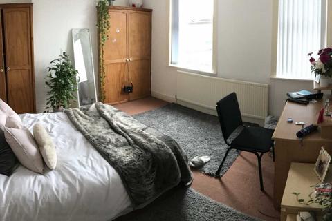 3 bedroom terraced house to rent, Ladybarn Lane, Fallowfield