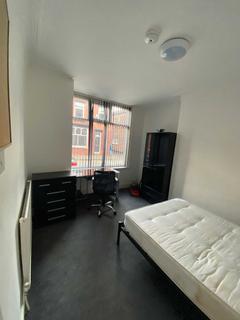 3 bedroom terraced house to rent, Cedar Grove, Fallowfield