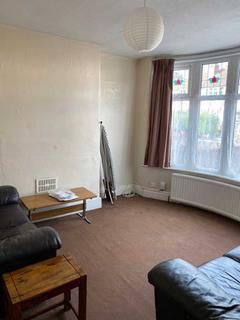 3 bedroom semi-detached house to rent, Cottonfield Road, Withington