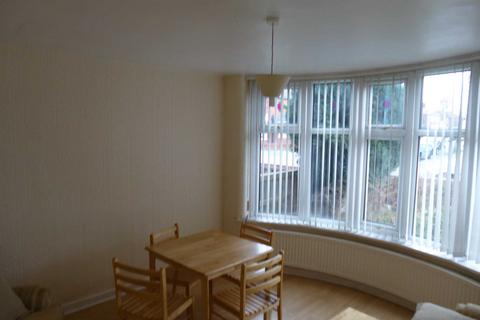 3 bedroom semi-detached house to rent, Hatherley Road, Withington