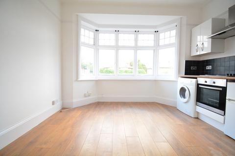 Studio to rent, Milton Rd Charminster