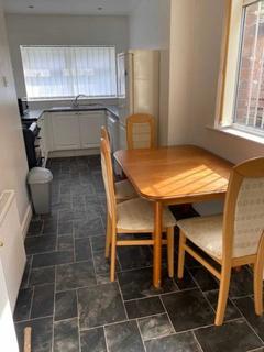 4 bedroom semi-detached house to rent, Stephens Road, Withington