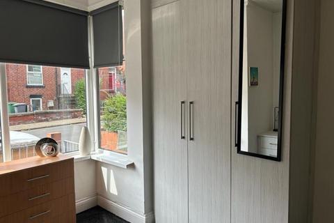6 bedroom terraced house to rent, BEECHWOOD VIEW, BURLEY, LEEDS