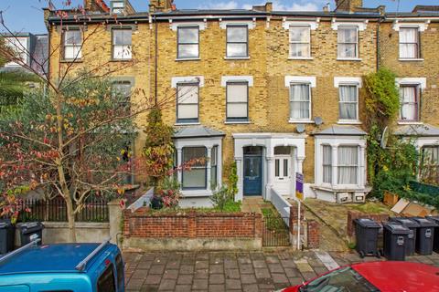 3 bedroom maisonette to rent, Heyworth Road, Clapton, E5