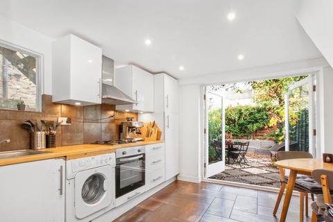 3 bedroom maisonette to rent, Heyworth Road, Clapton, E5