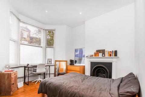 3 bedroom maisonette to rent, Heyworth Road, Clapton, E5