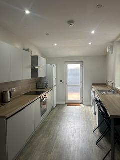 5 bedroom semi-detached house to rent, Platt Lane, Fallowfield