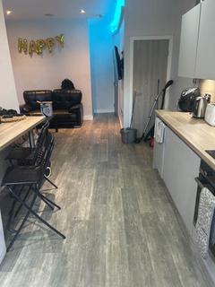 5 bedroom semi-detached house to rent, Platt Lane, Fallowfield