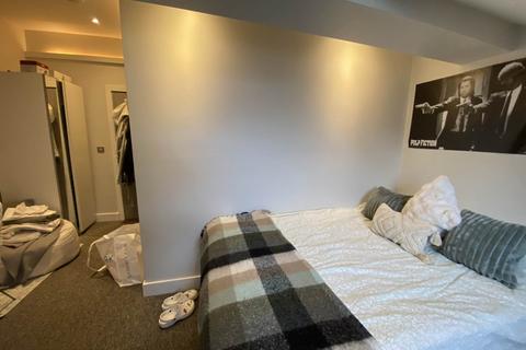 5 bedroom semi-detached house to rent, Platt Lane, Fallowfield