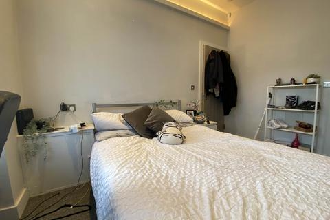 5 bedroom semi-detached house to rent, Platt Lane, Fallowfield