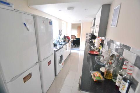 6 bedroom terraced house to rent, Blenheim Road, Reading