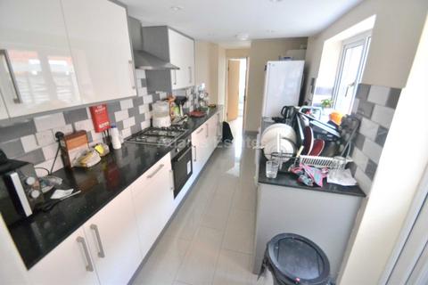 6 bedroom terraced house to rent, Blenheim Road, Reading