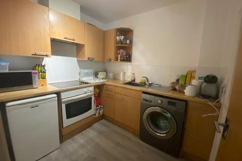 2 bedroom flat to rent - Beverly House, Main Street