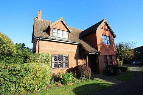 4 bedroom detached house to rent, Tawny Crescent, Hartford, Huntingdon