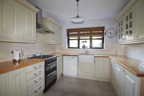 4 bedroom detached house to rent, Tawny Crescent, Hartford, Huntingdon