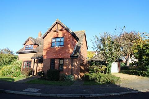 4 bedroom detached house to rent, Tawny Crescent, Hartford, Huntingdon