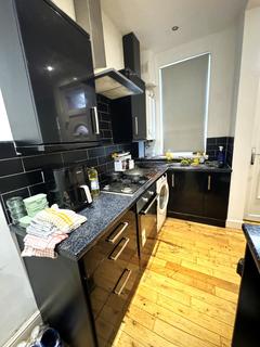 3 bedroom terraced house to rent, Harold Walk, Burley, Leeds, LS6
