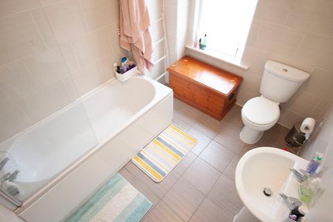 3 bedroom terraced house to rent, Harold Walk, Burley, Leeds, LS6