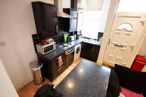 3 bedroom terraced house to rent, Harold Walk, Burley, Leeds, LS6