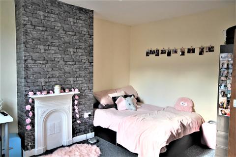 3 bedroom end of terrace house to rent - Harold Mount, Leeds, LS6