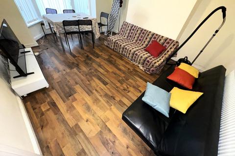 Cardigan Road, Hyde Park, Leeds, LS6