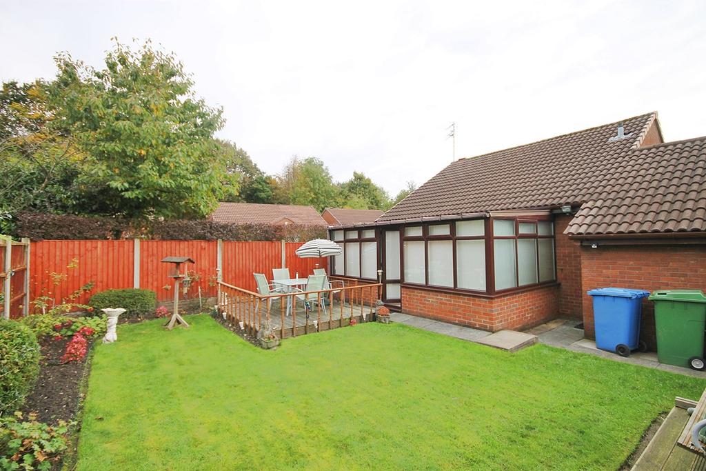 Hudson Close, Old Hall, Warrington, WA5 2 bed detached bungalow £199,950