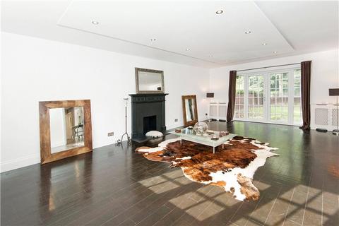 5 bedroom detached house to rent, Court Drive, Maidenhead, Berkshire, SL6