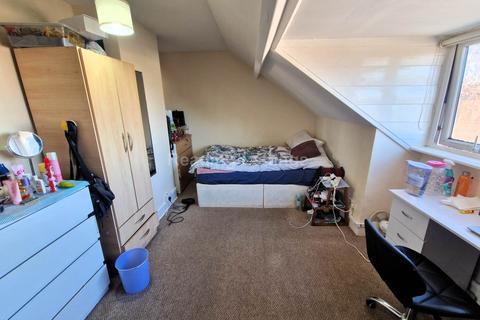 1 bedroom in a house share to rent, HOUSE SHARE - Addington Road, Reading