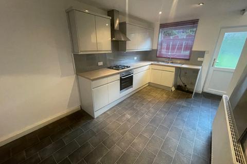 3 bedroom terraced house to rent, Edensor Road, Norwood