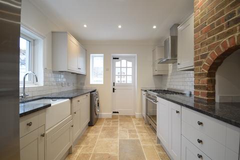 3 bedroom end of terrace house to rent - Lyndhurst Road, Chichester, PO19