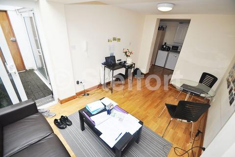 1 bedroom flat to rent, Holloway Road, London, N7