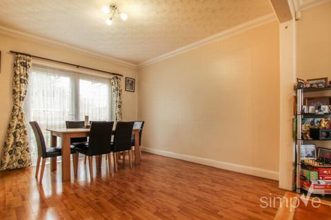 3 bedroom semi-detached house for sale - Silverdale Gardens, Hayes, UB3