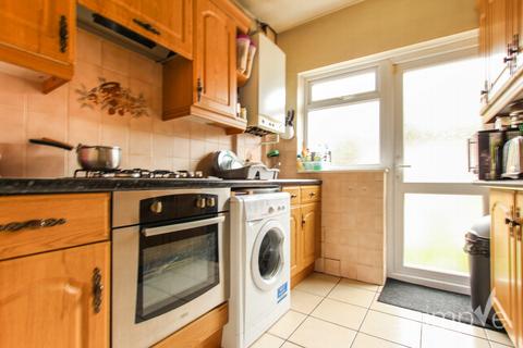 3 bedroom semi-detached house for sale - Silverdale Gardens, Hayes, UB3