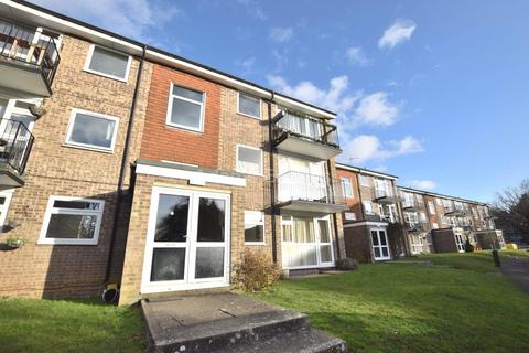 2 bedroom apartment to rent, Armadale Court, Reading