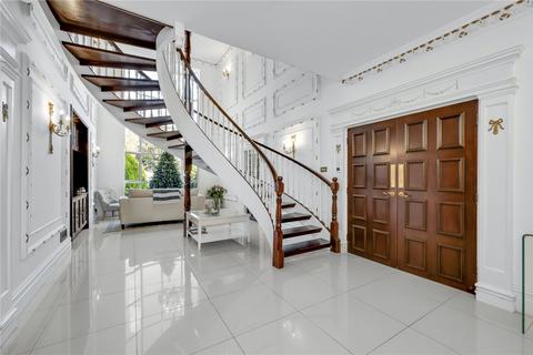 5 bedroom detached house to rent - Chargate Close, Burwood Park, Walton-On-Thames, Surrey, KT12