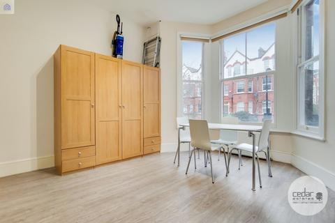 Studio to rent, Greencroft Gardens, South Hampstead NW6