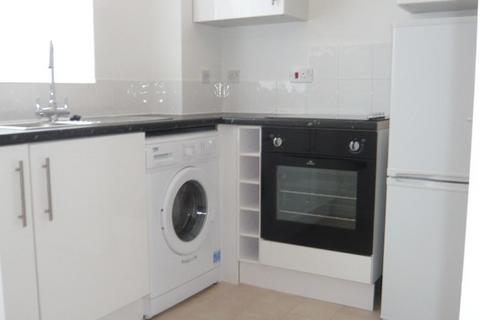 1 bedroom flat to rent, Redford Close, Feltham