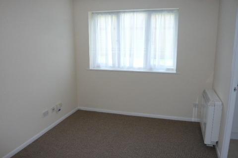 1 bedroom flat to rent, Redford Close, Feltham