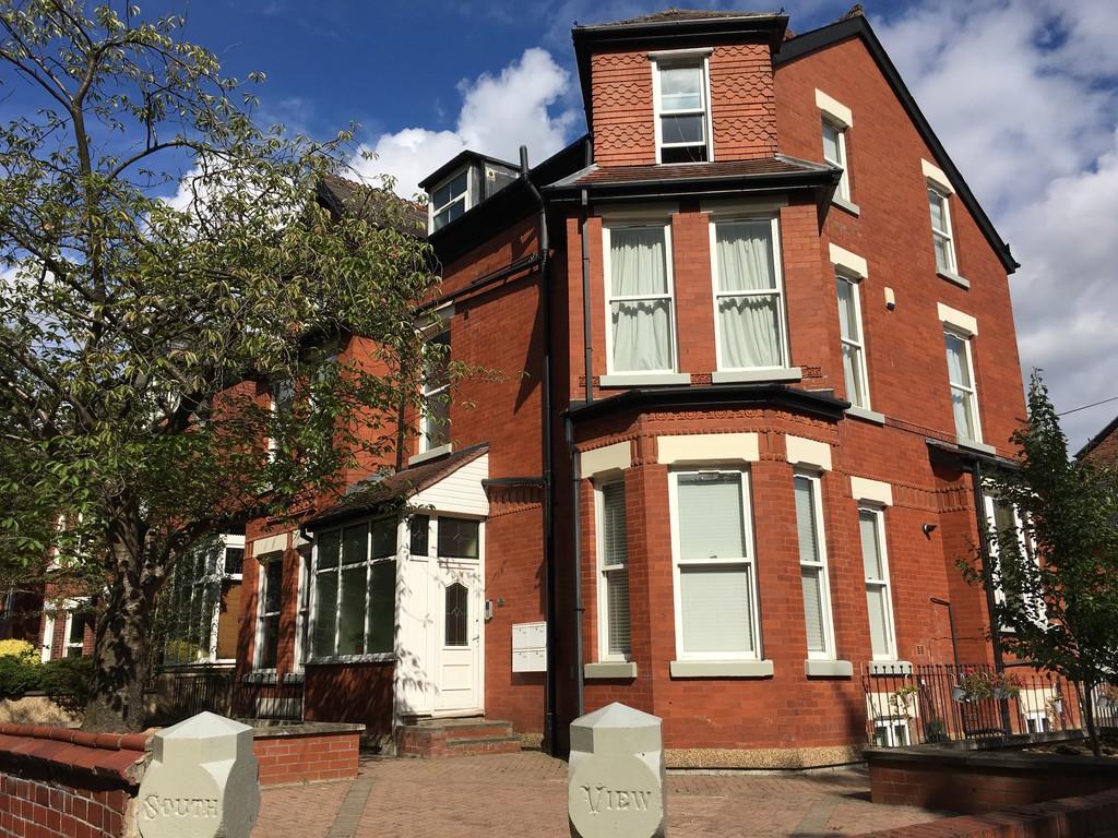 Peel Moat Road, Heaton Moor 2 bed apartment £900 pcm (£208 pw)